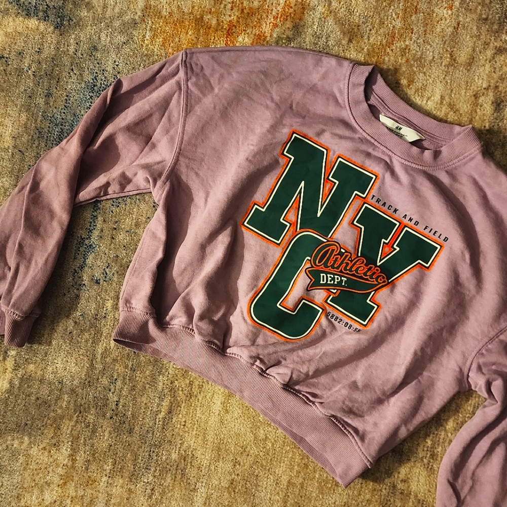 H&M Graphic Cropped Crew Neck Pullover - NWOT